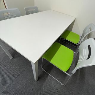 オフィス用　会議テーブルと椅子４脚のセット - 家具