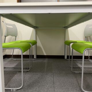 オフィス用　会議テーブルと椅子４脚のセット − 東京都
