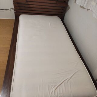 マットレス付きシングルベッド (無料)