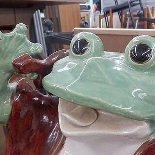 信楽焼 蛙 置物 かえる 陶器 縁起物 かわいい カエル おしゃれ ギフト 玄関 インテリア 庭 新築祝 開店祝 福招き蛙 ka-0057 :  ka-0057 : しがらき - 通販 - Yahoo!ショッピング
