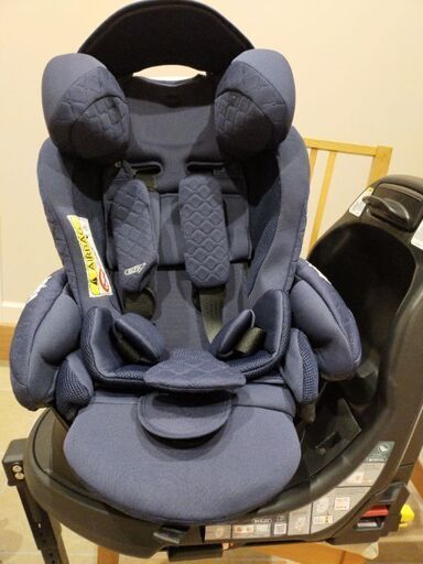 アップリカ フラディアグロウ プレミアム isofix ネイビー