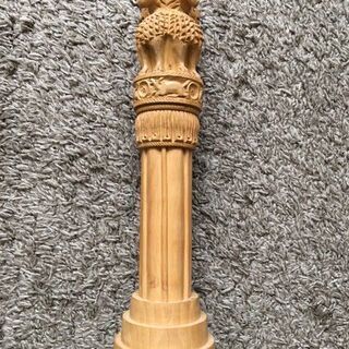 アショーカ王の石柱：木製