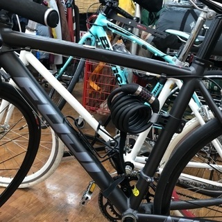 FUJIのクロスバイク25インチ アクセサリーも多数ついておトクです！
