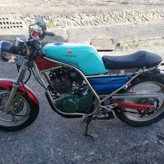 ヤマハ ヤマハのSRX250　カフェカスタム　細くて軽い車体です。51Y