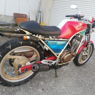 ヤマハ ヤマハのSRX250　カフェカスタム　細くて軽い車体です。51Y