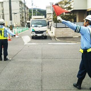 岩国市 [アルバイト]交通誘導警備・駐車場警備スタッフ/週1日〜OK/入社祝金10万円 k00109の画像