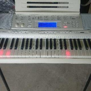 カシオ  電子ピアノ  LK-208