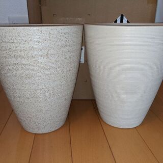 【値下げしました】白い陶器の植木鉢（8号鉢、直径24cm、底穴な...