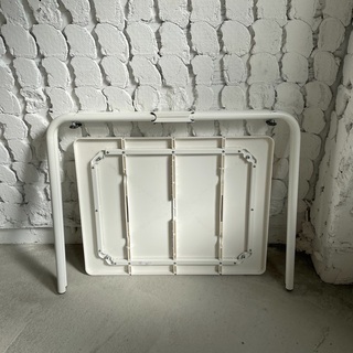 IKEA 白テーブル（樹脂製）
