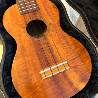 ウクレレ　Famous　FS-5　ハードケース、チューナー付き 国産ウクレレ】 Famous FS-5(教材本とチューナー付き)