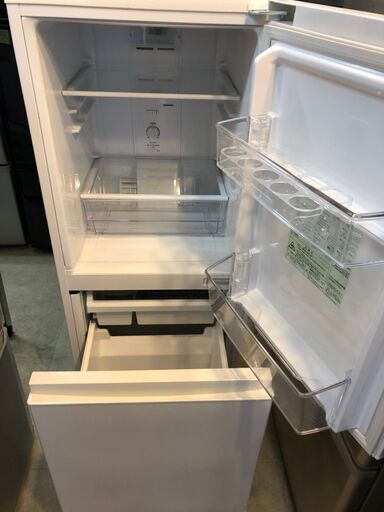 ☆中古 激安！！ AQUA　ノンフロン冷凍冷蔵庫　126L　AQR-E13H（W）2018年製　￥15,000！！