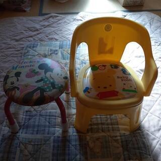 ベビープーの椅子とミッキーマウスのパイプ椅子