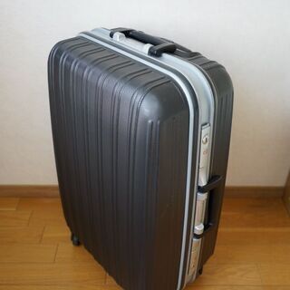 スーツケース　キャリーケース（黒）　Mサイズ　フレームタイプ