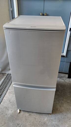 SHARP ノンフロン冷凍冷蔵庫 SJ-D14C-S 137L 2017年製 単身用　売ります。地域限定設置費込み！