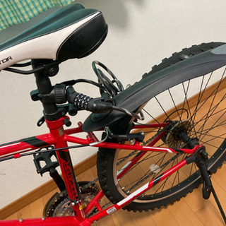 ほぼ未使用！ 赤が映えるマウンテンバイク