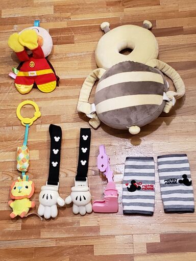 はちのヘッドガードリュックとベビーカーに付ける小物など Makoto 名古屋のベビー用品の中古あげます 譲ります ジモティーで不用品の処分