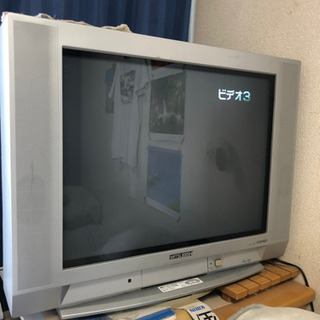 (モニターに)三菱製ブラウン管テレビ24型