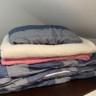 掛け布団、毛布×2、マクラのセット