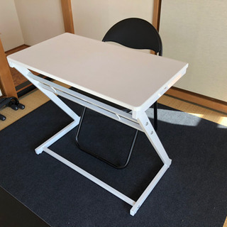 組み立て机と折り畳み椅子セット