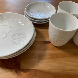 湯呑み・小皿・中皿の各3セット／白色×グレーライン、中古品になります。