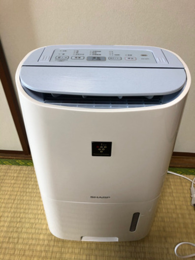 (値下げしました)シャープ 除湿機 ホワイト系 CV-H71-W