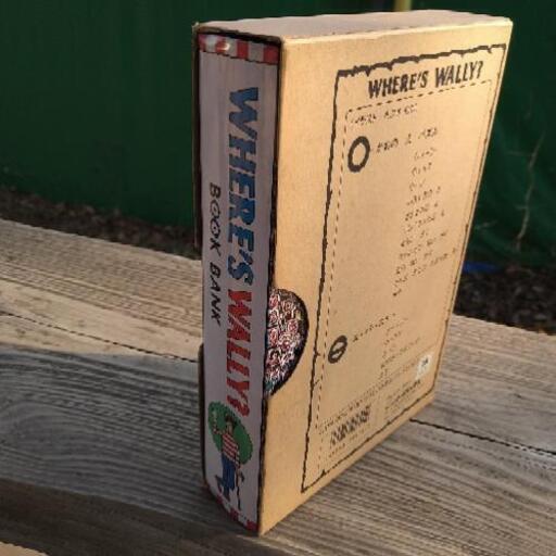 ウォーリーを探せ　本型　貯金箱