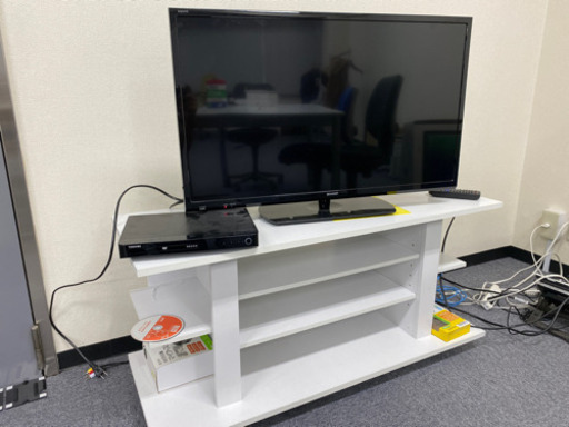 テレビとDVDプレーヤーとテレビ台　リモコン付き　完動品です