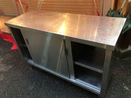 キレイです。1200.450.800の台下二段物入れにと。