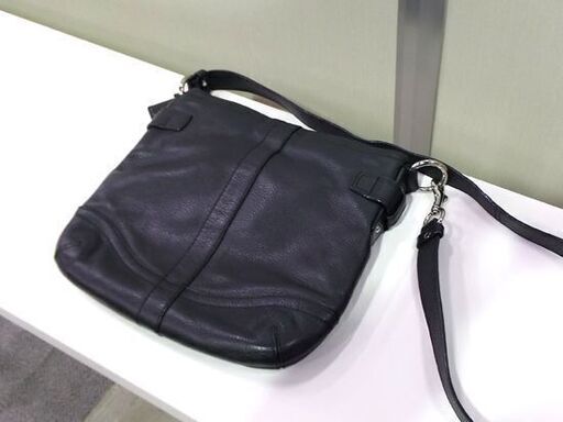 コーチ ショルダーバッグ F 黒 シンプル マチなし レザー ブラック Coach 札幌市東区 新道東店 モノハウス 新道東 新道東のバッグ ショルダーバッグ の中古あげます 譲ります ジモティーで不用品の処分 コーチ ショルダーバッグ F 黒 シンプル マチなし レザー ブラック Coach 札幌市東区 新道東店 モノハウス 新道東 新道東のバッグ ショルダーバッグ の中古あげます 譲ります ジモティーで不用品の処分