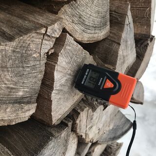 薪ストーブキャンプ 薪割済広葉樹 榎木エノキ薪 1棚 水分計18％ ①