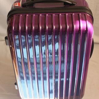 スーツケース　紫　中型　3泊4日程度　カギ付き