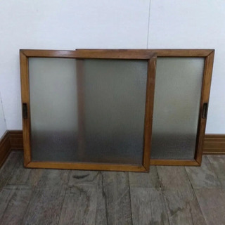 古い磨りガラス　昭和レトロ　古い建具　古い木枠の窓枠 2枚  古...