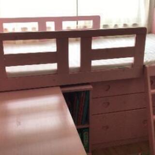 子ども用木製ベッド（机、本棚）ピンク色