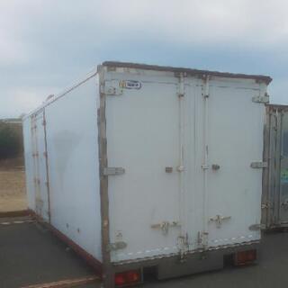 保冷コンテナ 3枚扉 横扉あり 断熱材入り 約580cm×幅225cm×高さ245cm