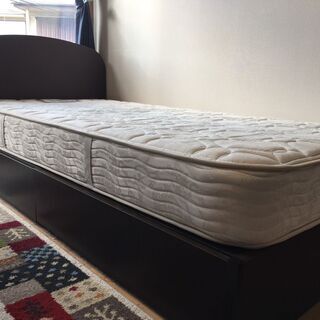 応納 ベッドフレーム＆マットレス（シモンズ製） - sogorn.com.br
