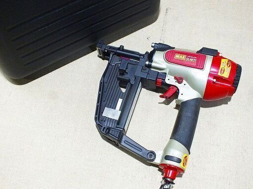 【苫小牧バナナ】MAX/マックス 常圧 フロアタッカ ステープル用 エアネイラ TA-557F 中古 動作確認済み 状態良好♪