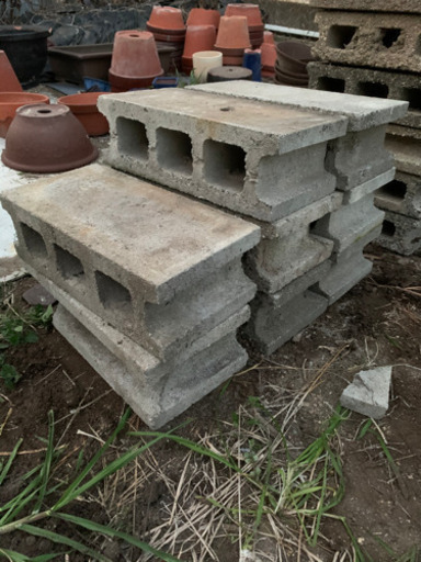 コンクリートブロック 溶岩石 多分 などあげます Gen 碧南のその他の中古あげます 譲ります ジモティーで不用品の処分
