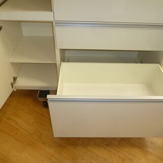 値下げしました☆k148☆高級食器棚・レンジボード☆引き出し4段ブルモーション機能付き☆幅1200㎜☆近隣配達、設置可能 