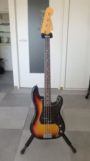 Fender Japan プレシジョンベース、ヘラクススタンド付　ケースなし