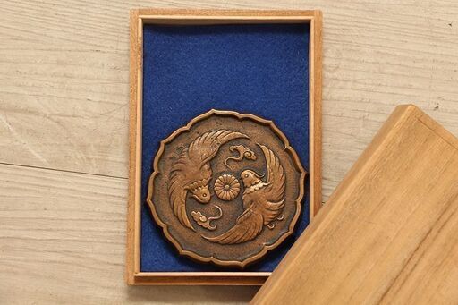 希少 御下賜品 皇太子明仁親王結婚式 銅牌 鳳凰紋 八稜鏡書鎮 文鎮 日本皇室 天皇家(R2094akxY)
