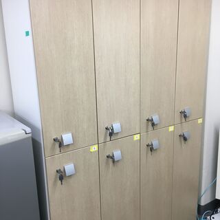 事務所用鍵付き木製ロッカー