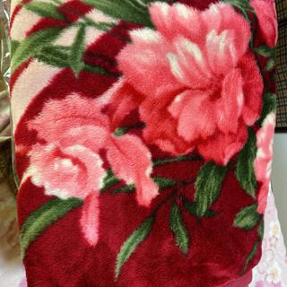 赤い花柄のアクリル毛布（中古）シングル