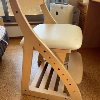 子供用高さ調節機能付き椅子