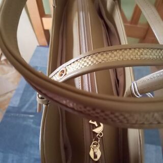 正規品、未使用品！気品あるROCHASバッグ！直接見て決めても構いません！ 正規品、未使用品！気品あるROCHASバッグ！直接見て決めても構い