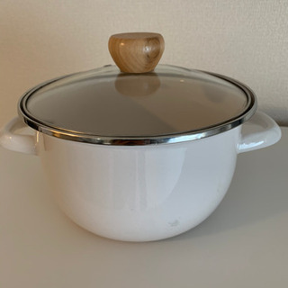 白色の可愛い鍋