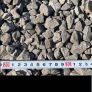 瓦チップ およそ3,800kg(4tダンプ1台分)