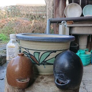 古い鉢と小鳥の水飲み？２個  庭のオブジェ