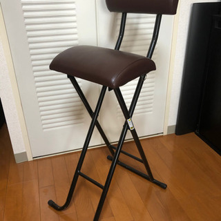 折りたたみ式の椅子