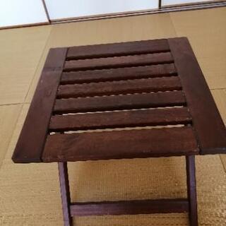 木製　折りたたみの椅子