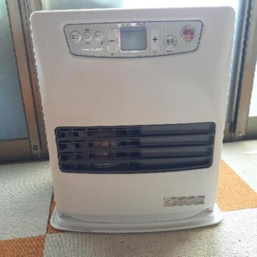 値下げしました【中古】17年製トヨトミ　石油ファンヒーター コンパクトタイプ ホワイト [木造9畳まで /コンクリート12畳まで] 値下げしました【中古】17年製トヨトミ 石油ファンヒーター